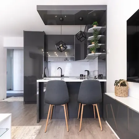 Modern In Old Town By Cable Car Apartament